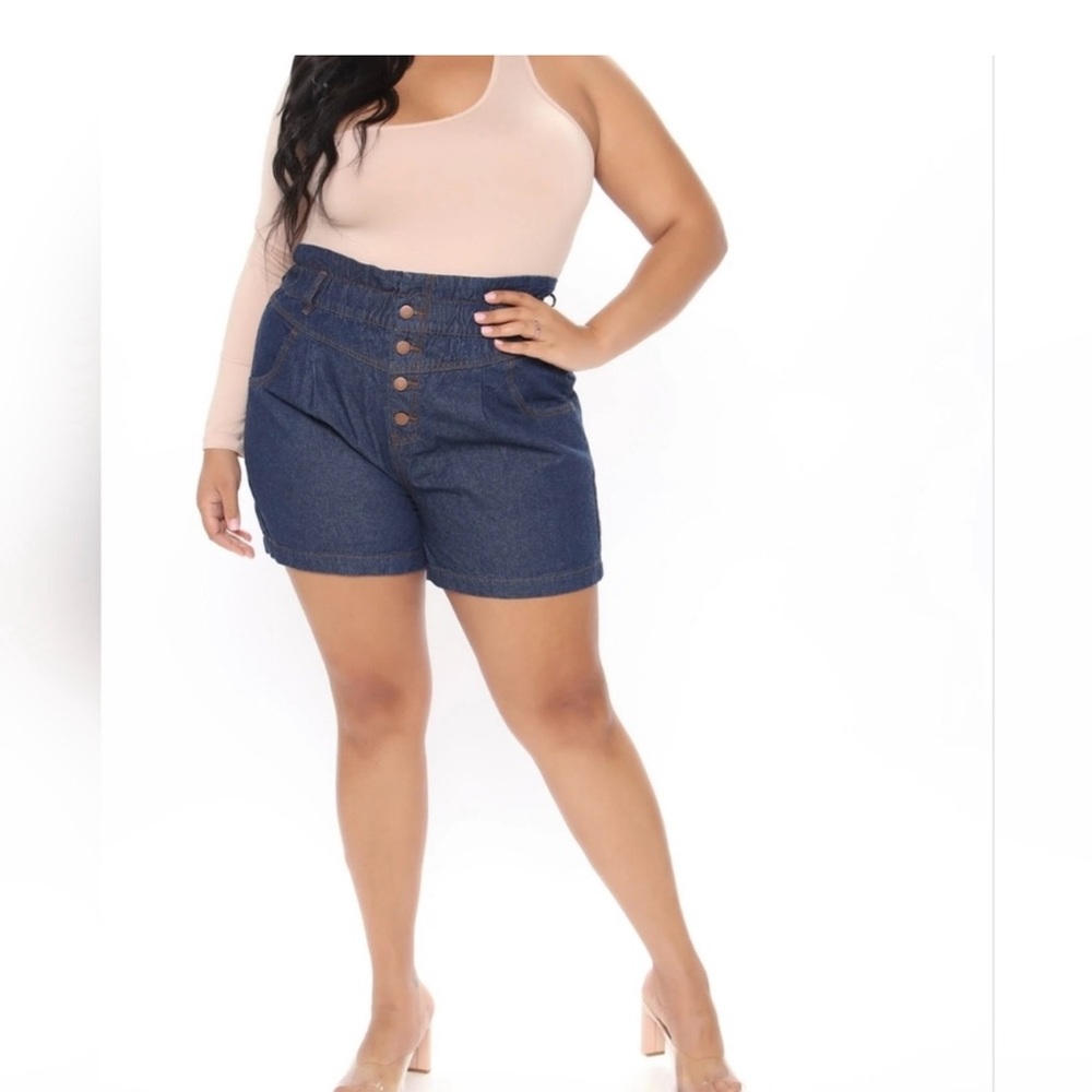 NWT Fashion Nova Alaina Paperbag Waist shorts XL, NO STRETCH…